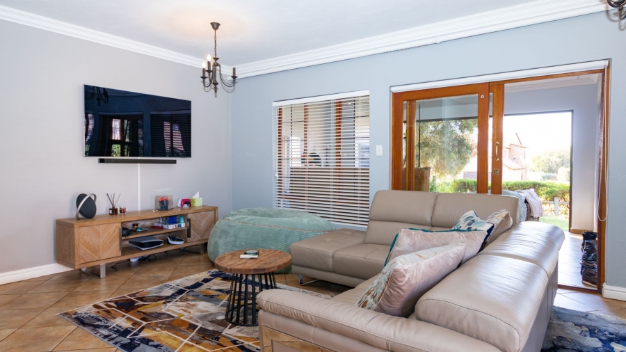 To Let 3 Bedroom Property for Rent in The Coves North West